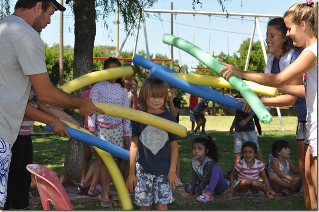 Game with swimming floats